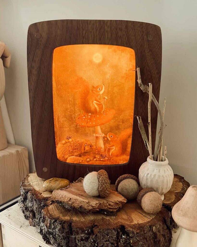 Handcrafted postcard lamp inspired by the seasons – perfect for family rituals, celebration tables, and nature-based homes.